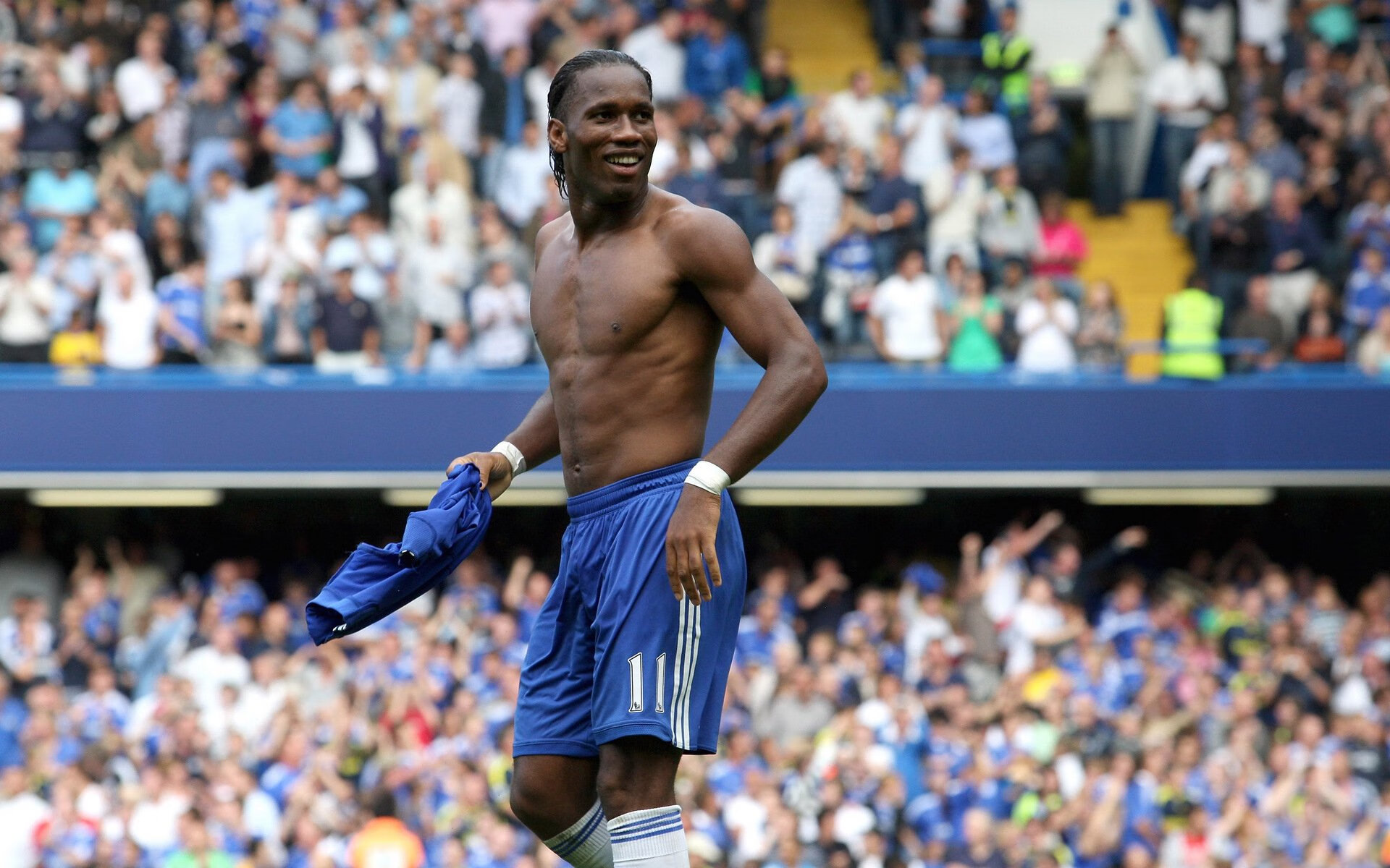 F1年度争冠之夜，拉什福德压制级发挥点燃赛场